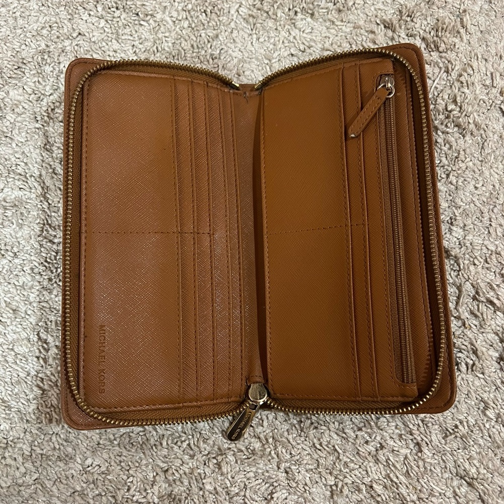 Michael Kors Hamilton Large Logo Wallet - Picture 2 of 4